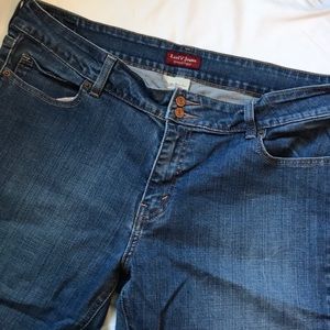 Women’s Levi’s Jeans Size 16 526 Slender Boot-Cut